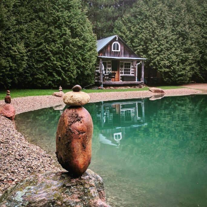 A Rustic Cabin In The Woods Orangeville Exterior photo