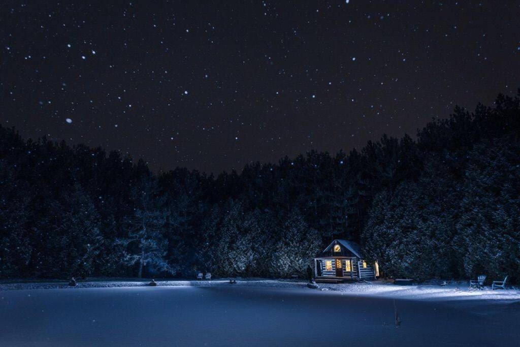 A Rustic Cabin In The Woods Orangeville Exterior photo